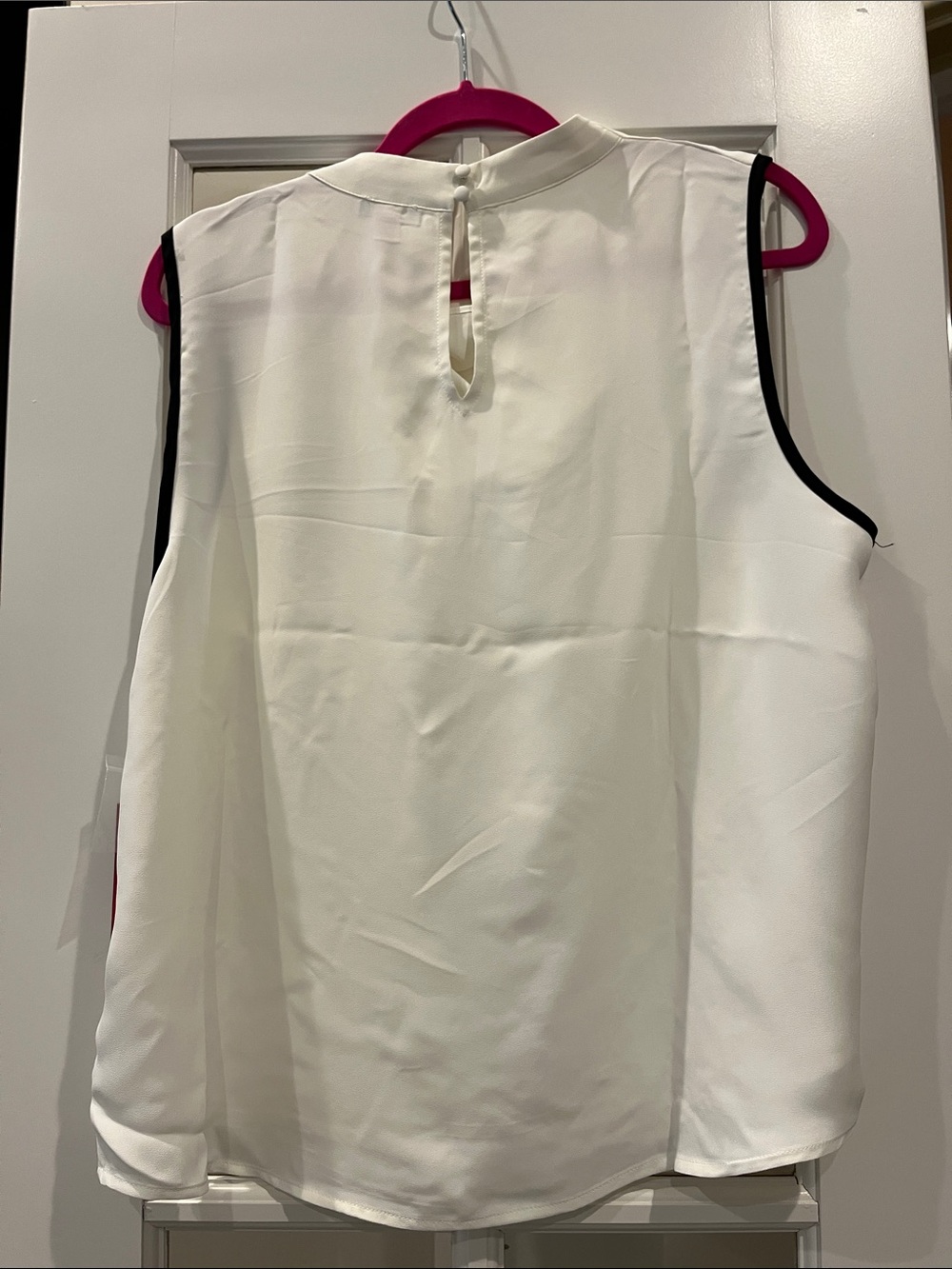 Vince Camuto White Cowl Neck Sleeveless top with Black Trim-perfect work outfit! - Picture 4 of 7